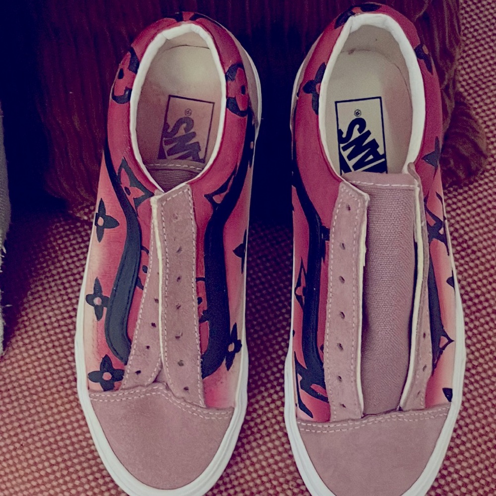 New custom pink suede Vans